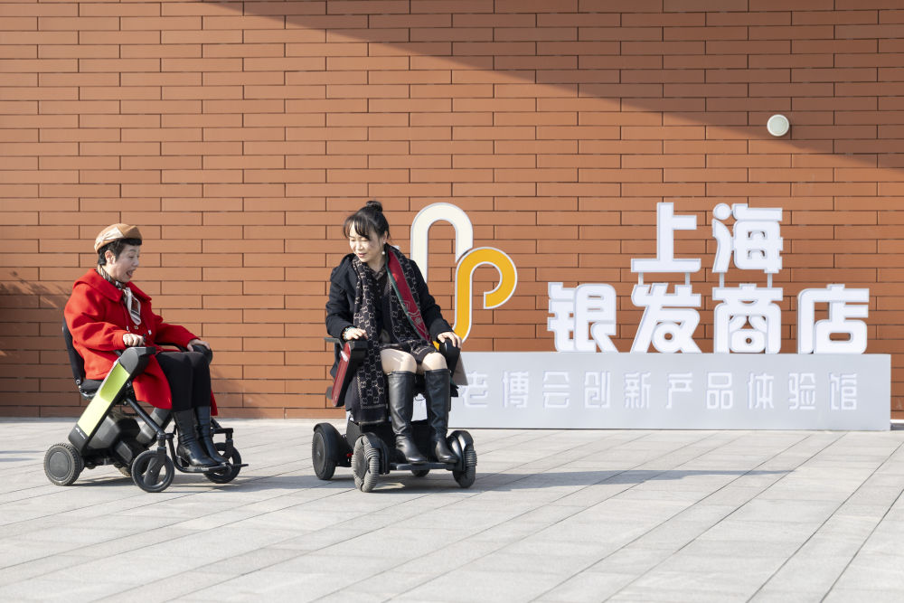 来看老年人的“潮”生活