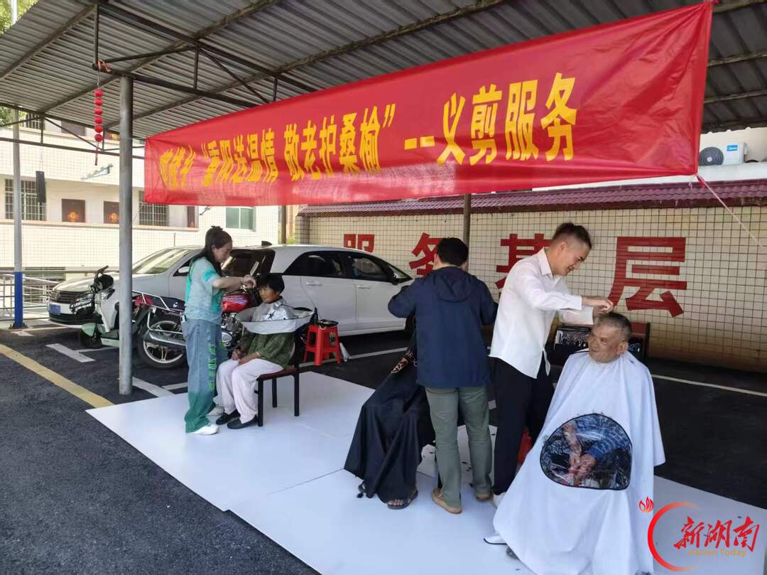 安仁县牌楼乡:重阳送温暖 敬老护桑榆