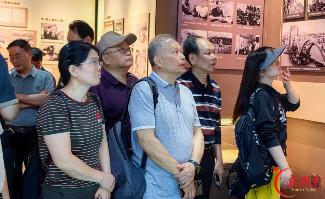 美文 | 金秋寻红