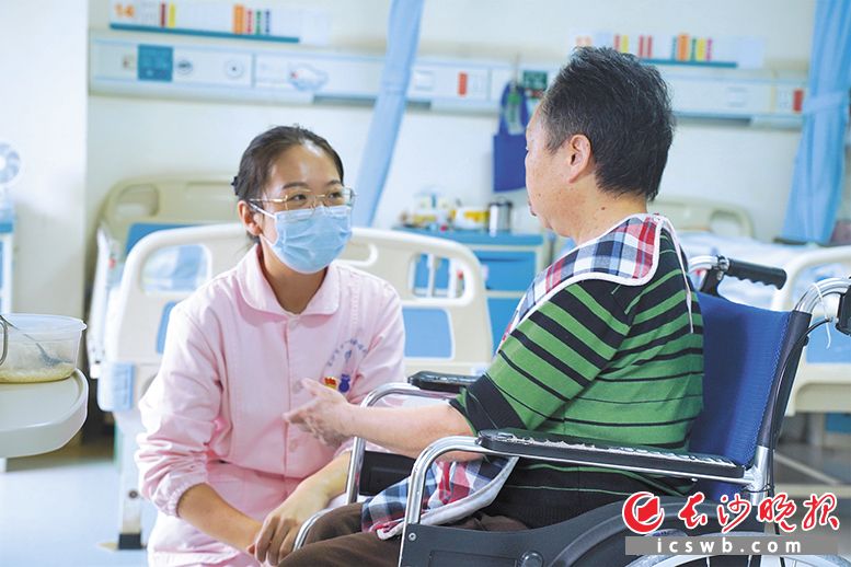 以青春力量守护“生命的黄昏”