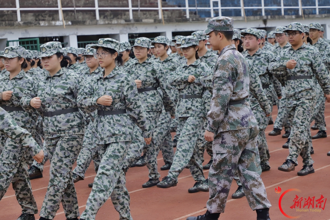 青春正步走丨回望迷彩时光,共赴青春山海