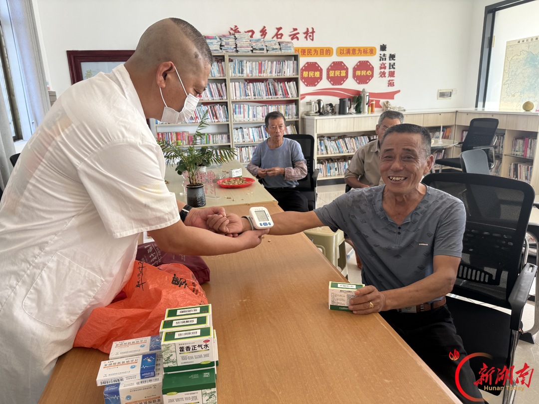 安仁渡口乡石云村:开展义诊义剪惠民活动