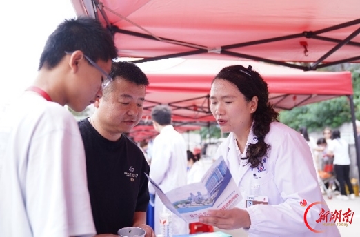 一支队伍沉楼栋,一场集市暖民心 株洲市二医院推动健康服务走深走实