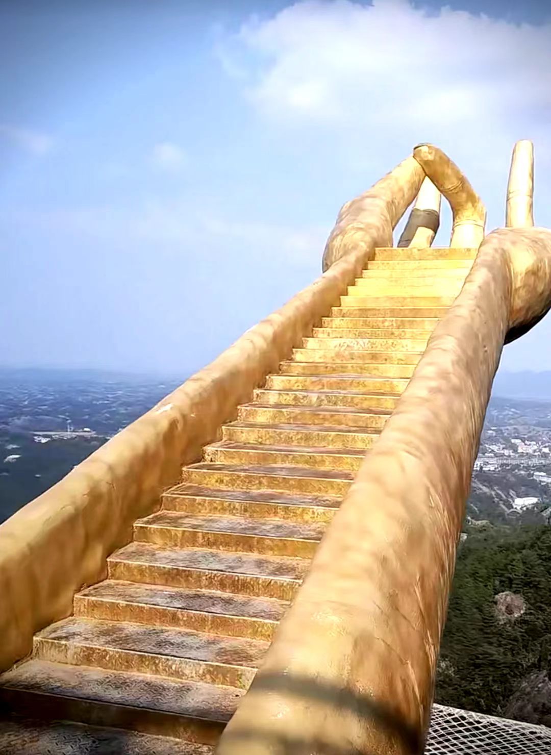 追寻红色足迹，感受丹霞秋韵