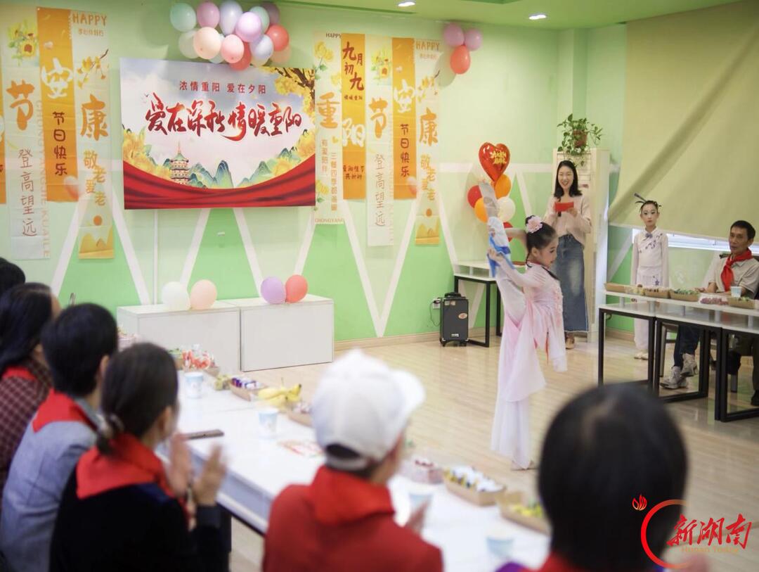 南县实验学校:情暖重阳贺八秩 致敬芳华忆初心