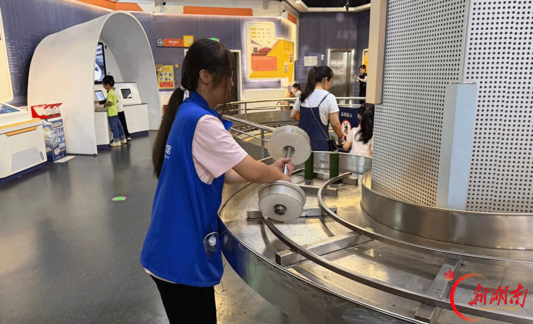 湖南财院低空经济与地理学院青年志愿者开展公益志愿服务
