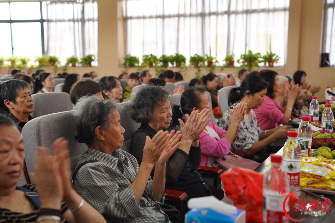 会同县一完小:九九重阳暖校园 敬老情长薪火传
