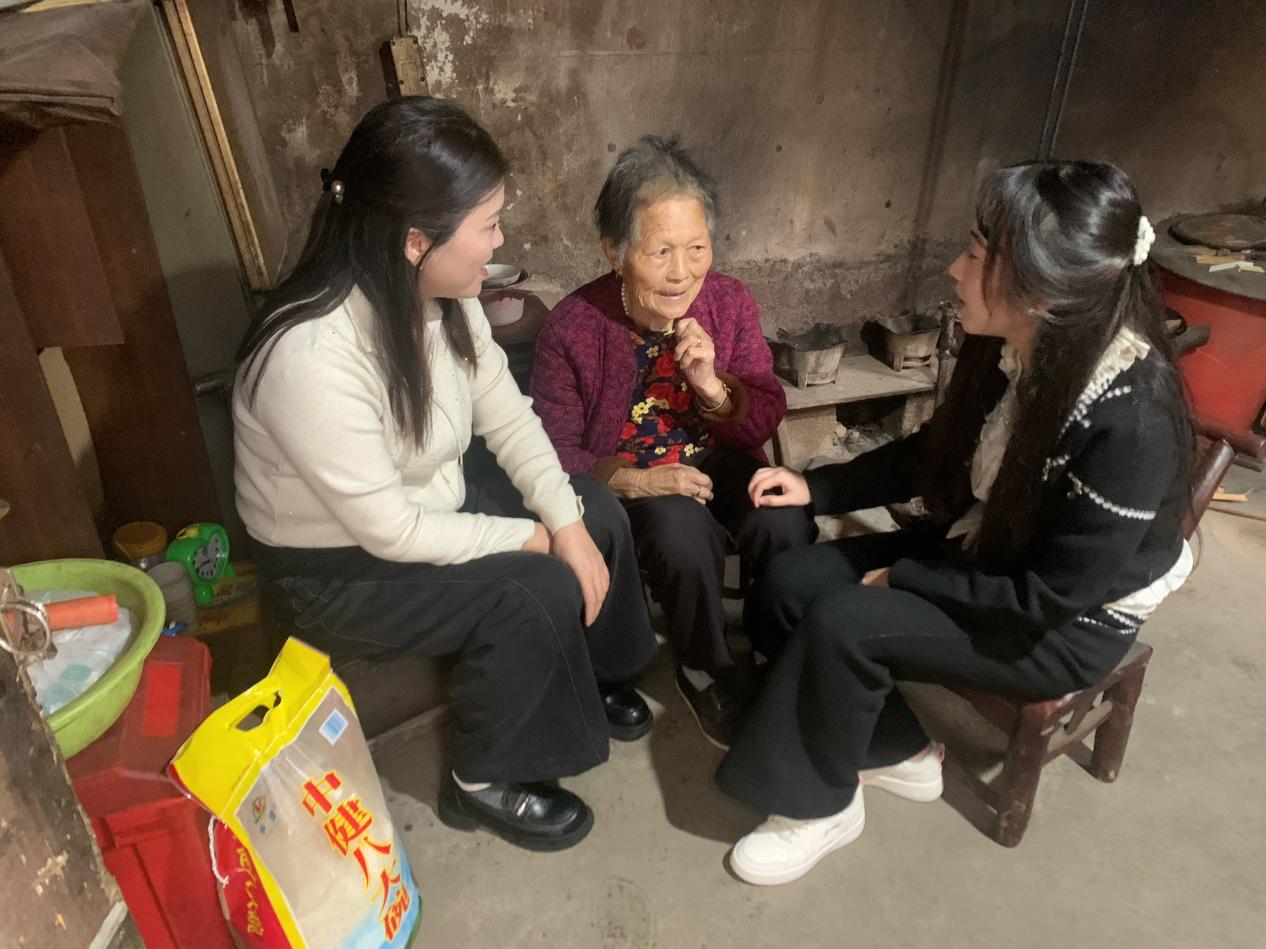 重阳敬老不“集中”，牛车河镇“三重礼”送上门