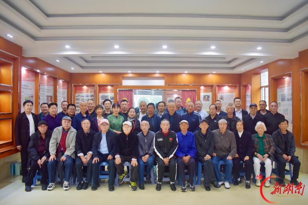 安乡五中开展2026年重阳节离退休教师主题活动