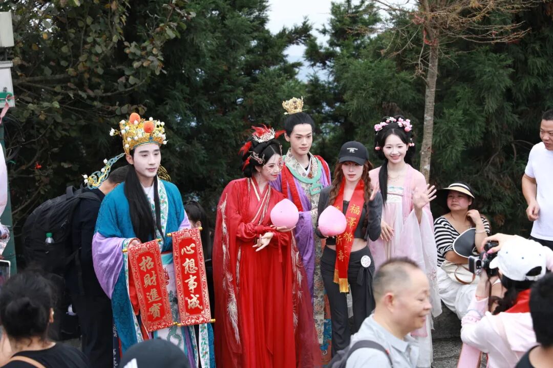 南岳:重阳登高祈寿 饱览秋日美景