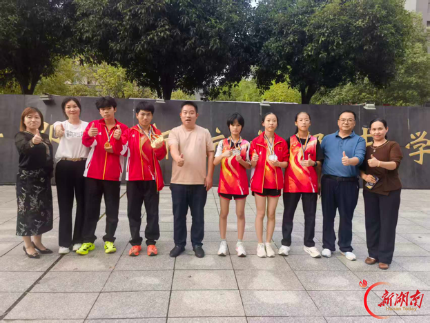 新邵县新航初级中学:跑道砺青春,拼搏绽荣光