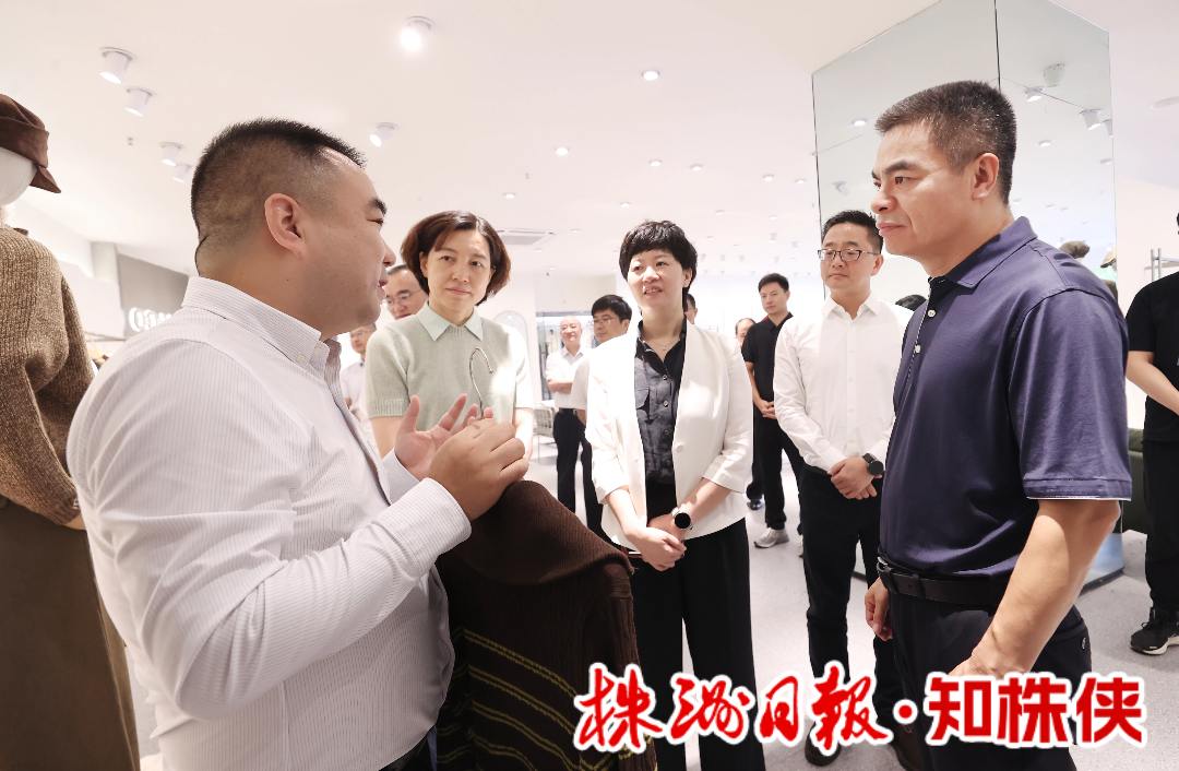 王建球调研服饰产业发展