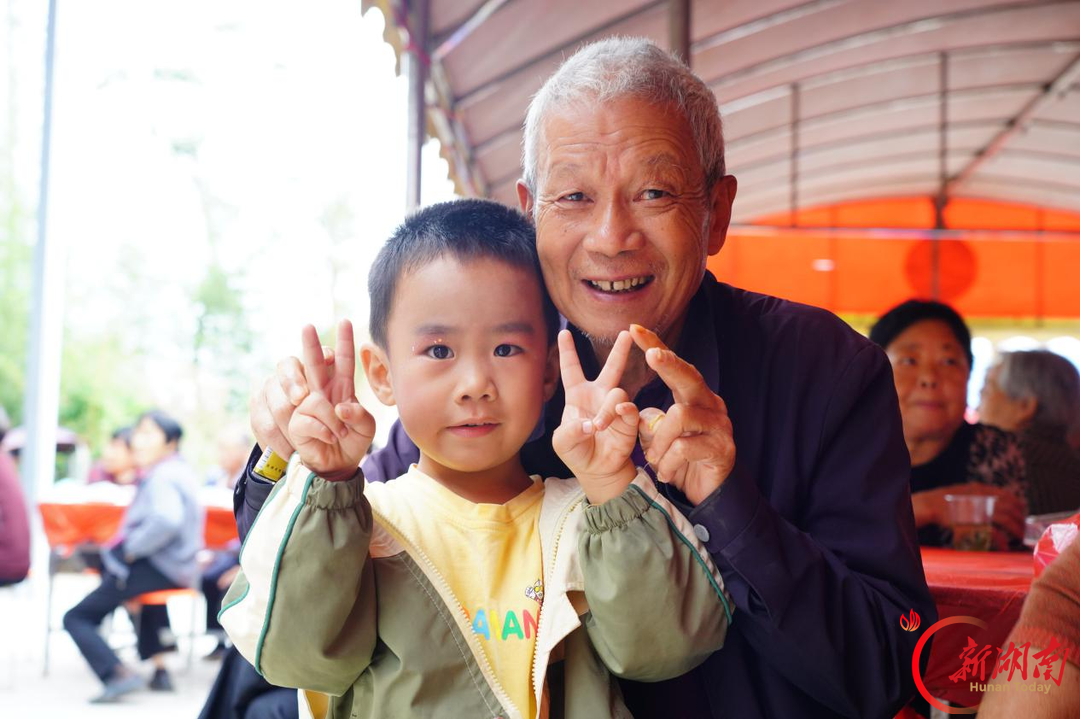 湘潭县杨嘉桥镇：九九重阳敬老情 乡风文明润桑