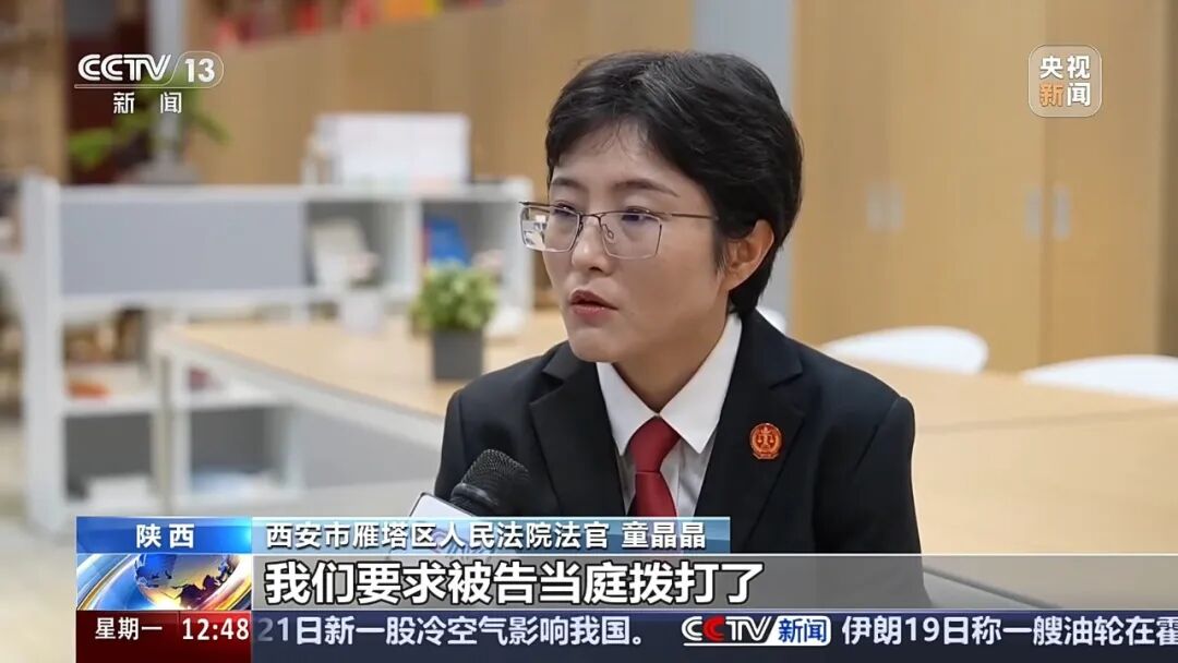 妈妈起诉游戏公司，要求返回孩子的充值，结果工作人员多退了33627.6元，她不肯退回，还伪造了AI录音；法官：她心存侥幸，被严厉训诫