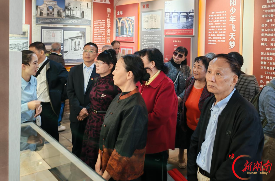 银发映初心 重阳忆铎魂——益阳市箴言中学组织退休教师开展红色研学主题活动