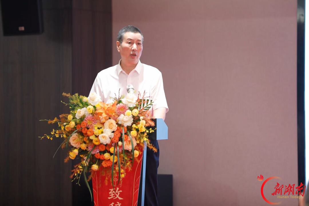 情暖重阳敬桑榆，薪火相传话发展