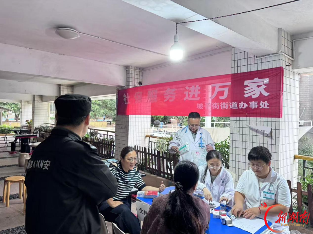 天心区创远社区把免费义诊送到居民“家门口”