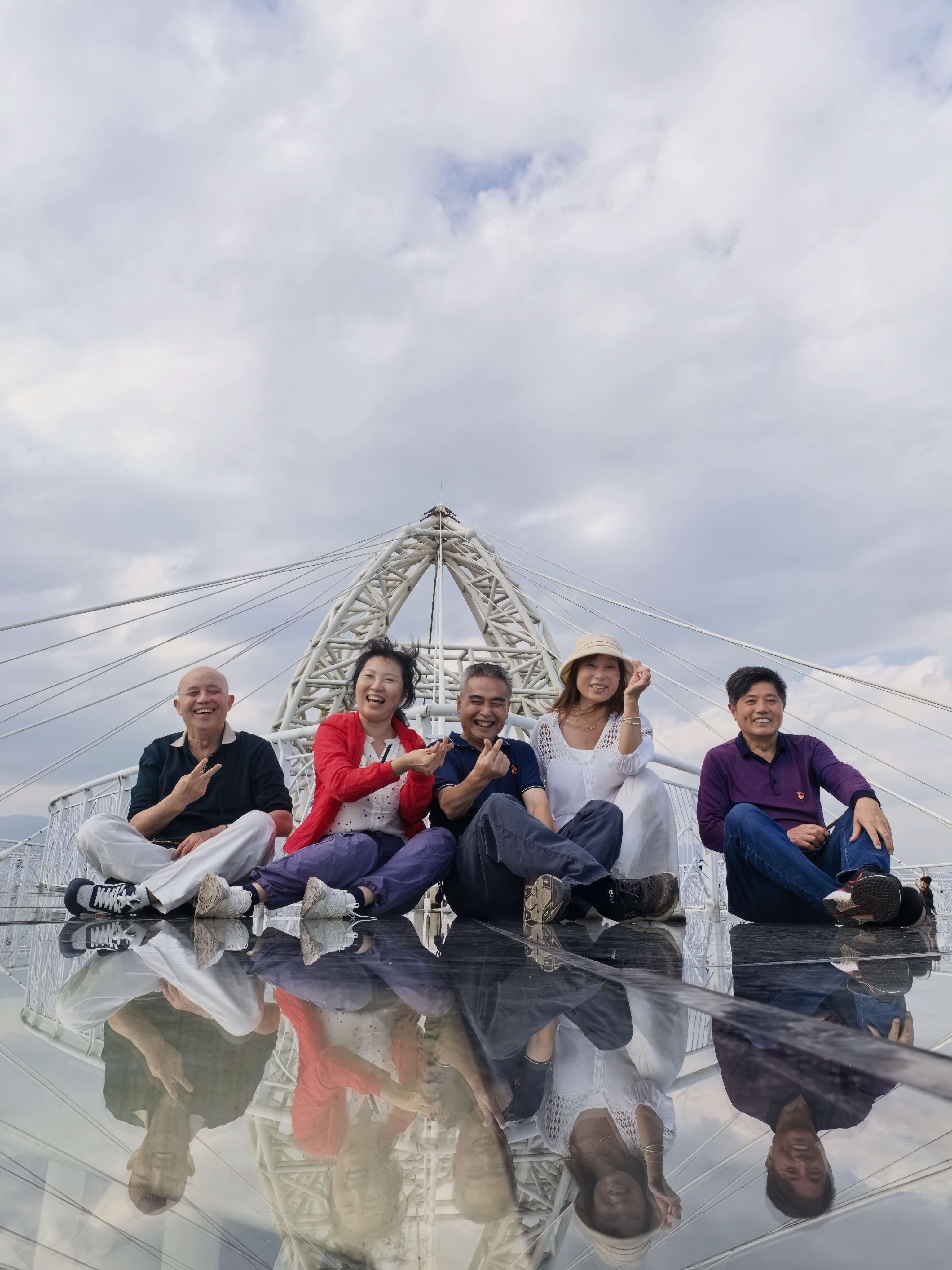 追寻红色足迹，感受丹霞秋韵