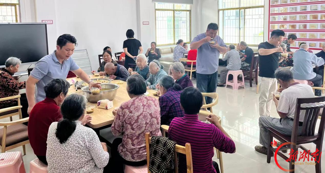嘉禾县普满乡:重阳节把关爱送到老人身边