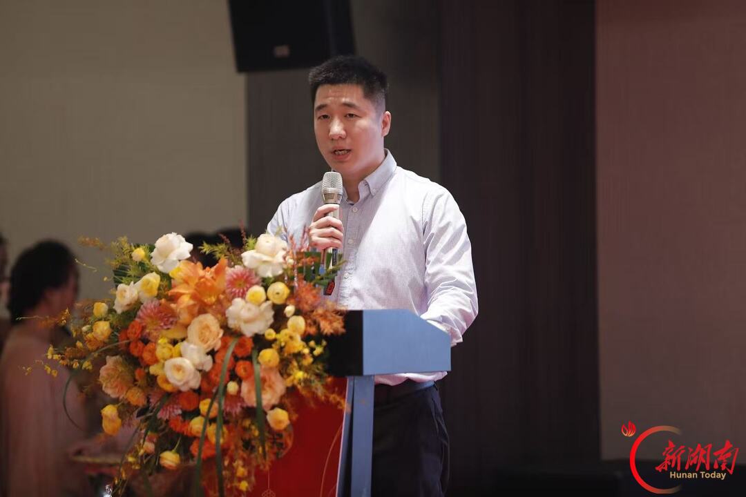 情暖重阳敬桑榆，薪火相传话发展