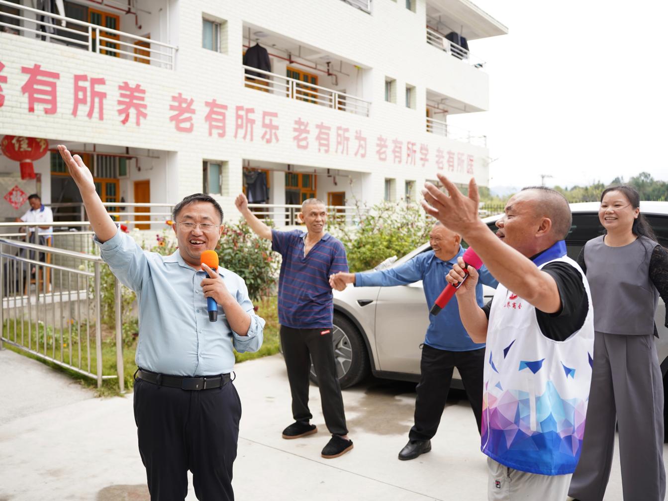 隆回：商会行善举 温情暖重阳