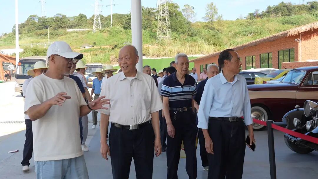 资兴市举行离退休干部欢度重阳节活动