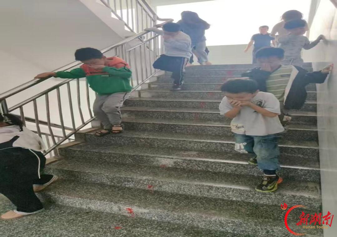 以练筑防,安全“童”行——新邵县陈家坊镇长塘小学开展应急疏散演练