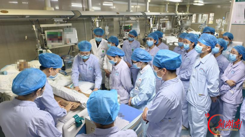 湖南医药学院总医院重症医学科开展多学科联合床旁护理查房