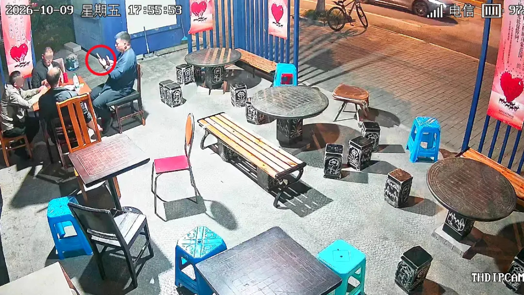 外出工作途中，这名刑侦大队辅警掼了个蛋……