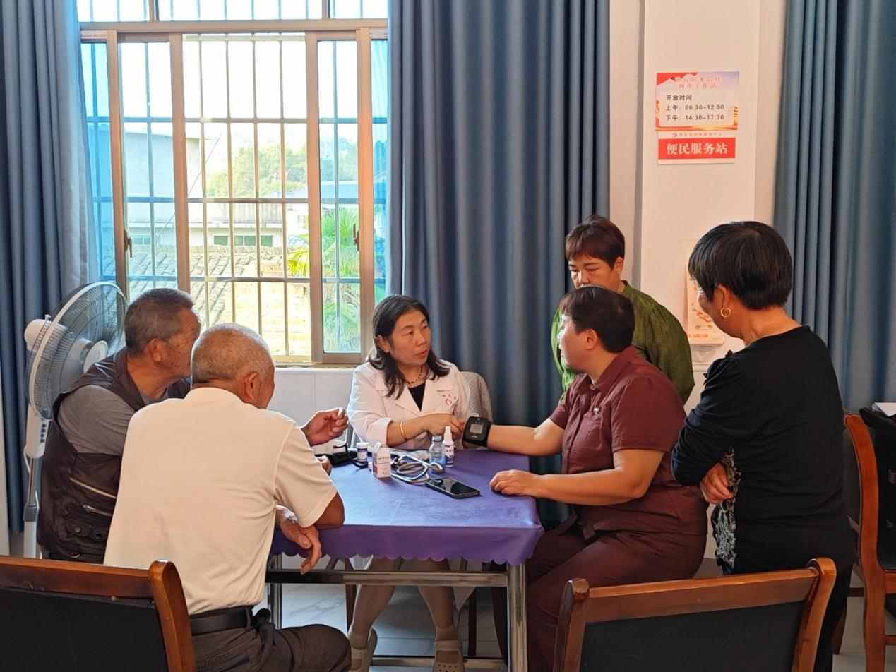 邵东市砂石镇龙岩村:九九重阳聚温情 党群服务暖夕阳