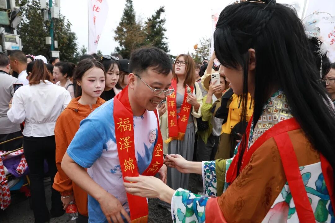 南岳:重阳登高祈寿 饱览秋日美景