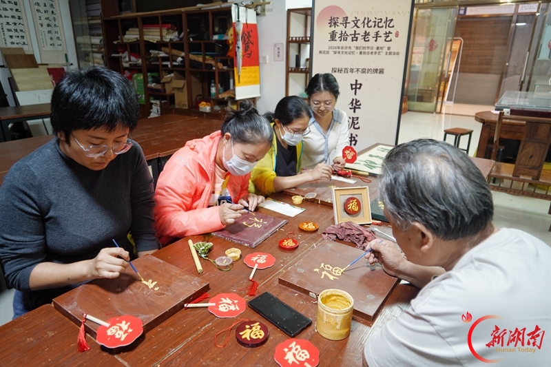 重阳承古韵 巧手传非遗