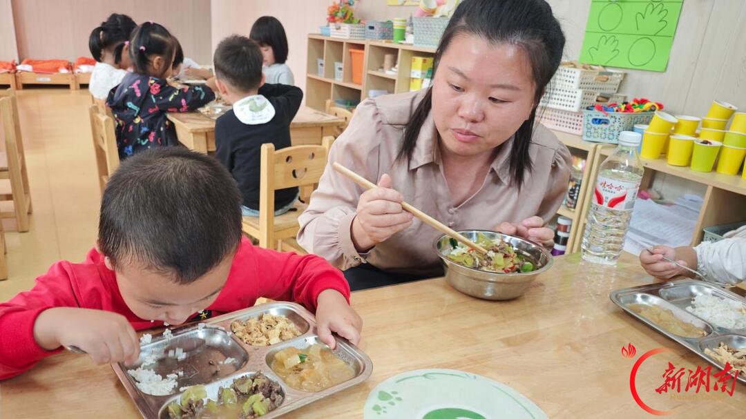 看后厨、同就餐……衡阳县新时代广场幼儿园把“放心”端上桌