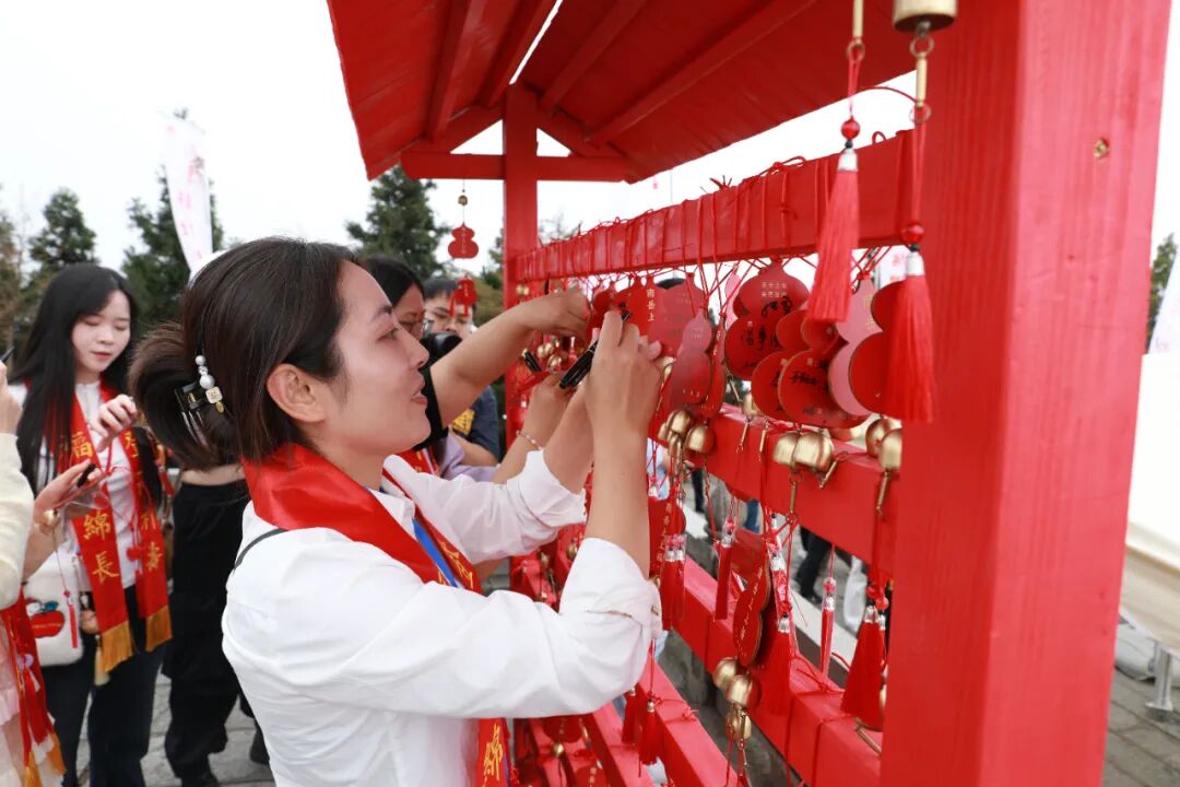 南岳:重阳登高祈寿 饱览秋日美景