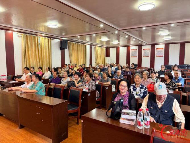 重阳叙师情！衡阳市六中开展退休教师重阳节活动