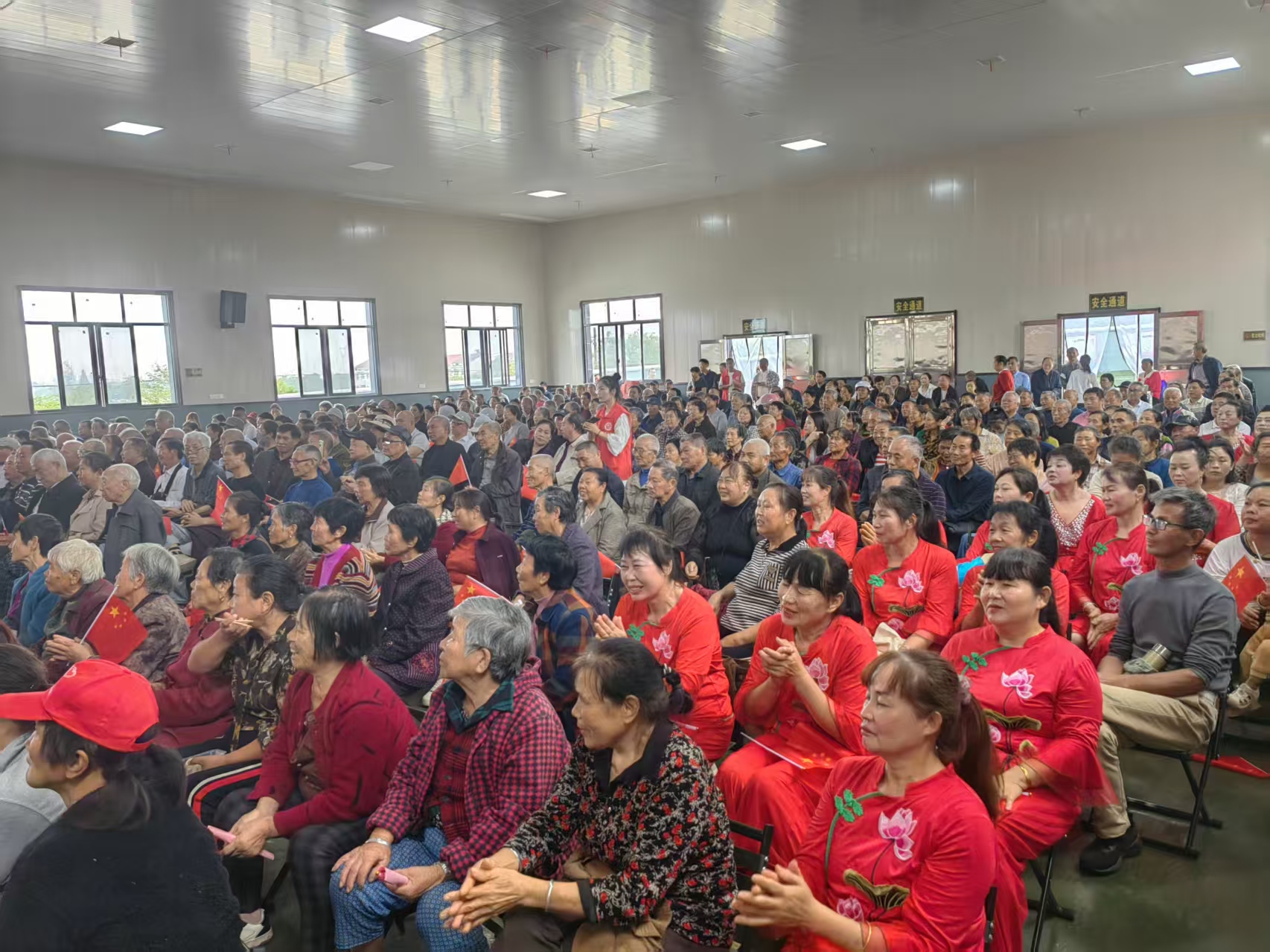 民乐润老区 重阳暖民心 | 华容县东山镇开展“情暖重阳 艺韵老区”送文艺下乡专场演出