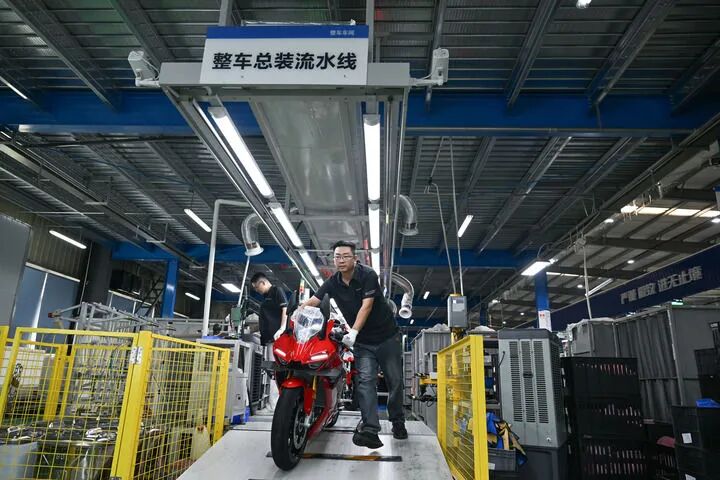 “张雪机车”赢一次或许是运气，赢六次呢？