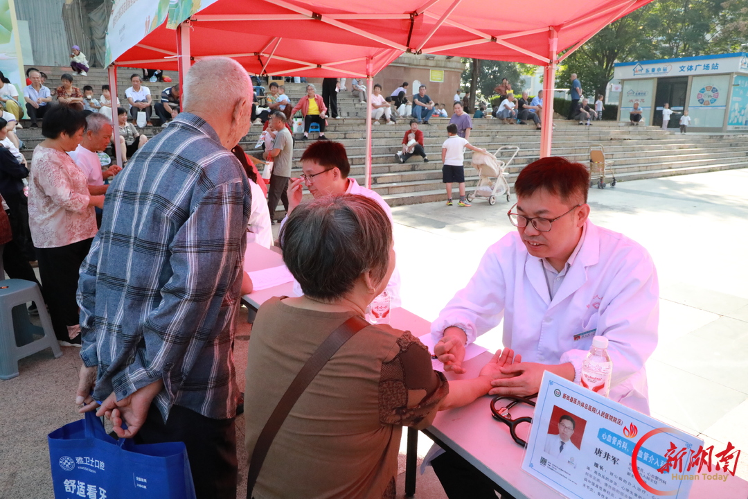 新田县医共体总医院（人民医院院区）参与“孝暖夕阳”公益义诊活动