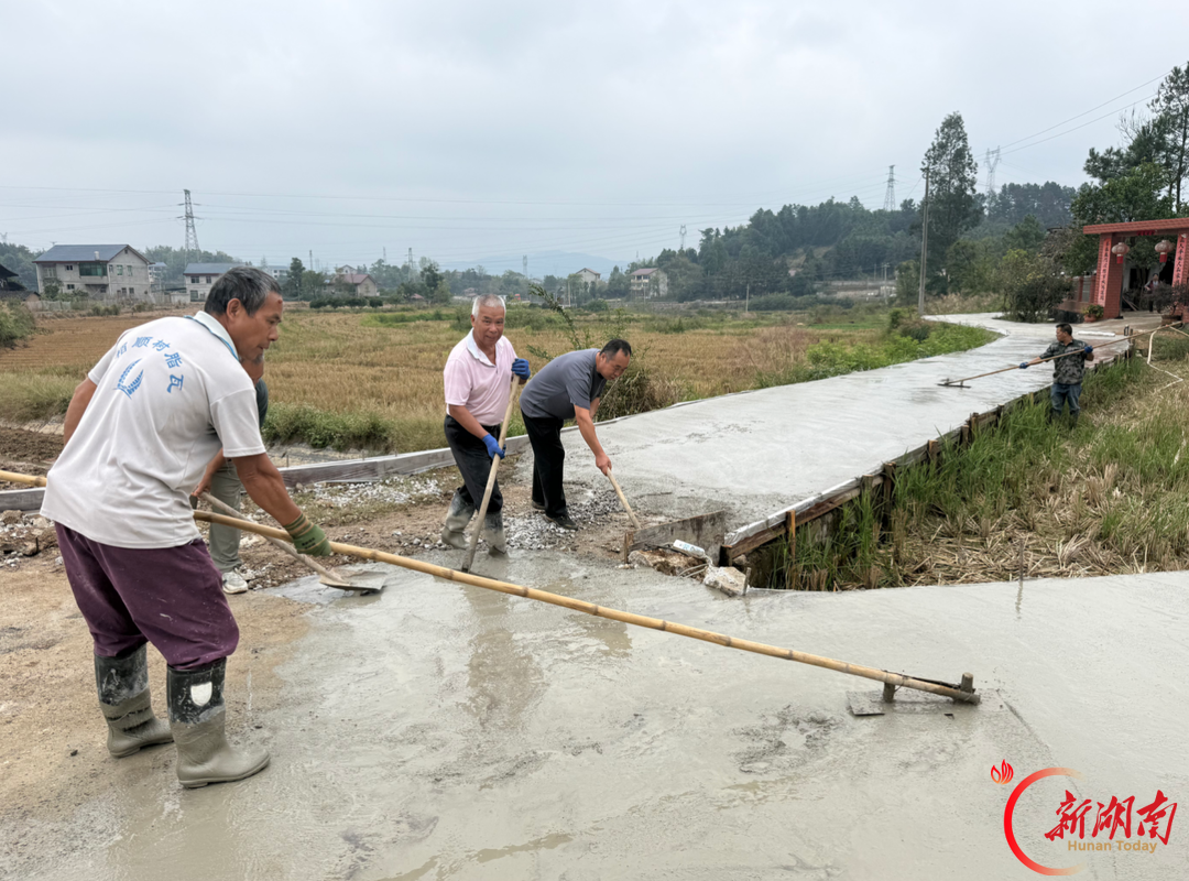 把“人民满意”写在青山绿水间
