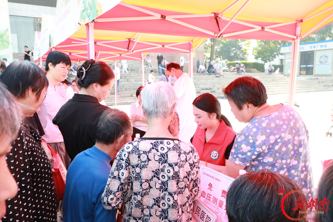 新田县医共体总医院（人民医院院区）参与“孝暖夕阳”公益义诊活动