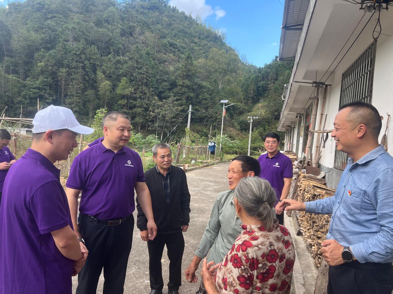 桂东:重阳敬老情 青山暖人心