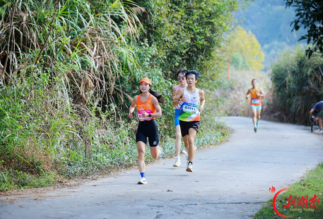千余名选手登高祈福，“巅峰湖南·2026”登山赛首次走进炎陵