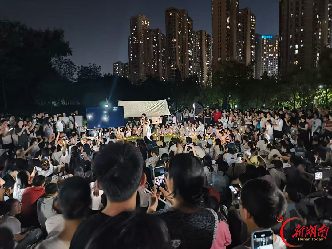 十里圭塘奏响草坪音乐会——市民自发参与，为滨水公共空间注入文化新活力