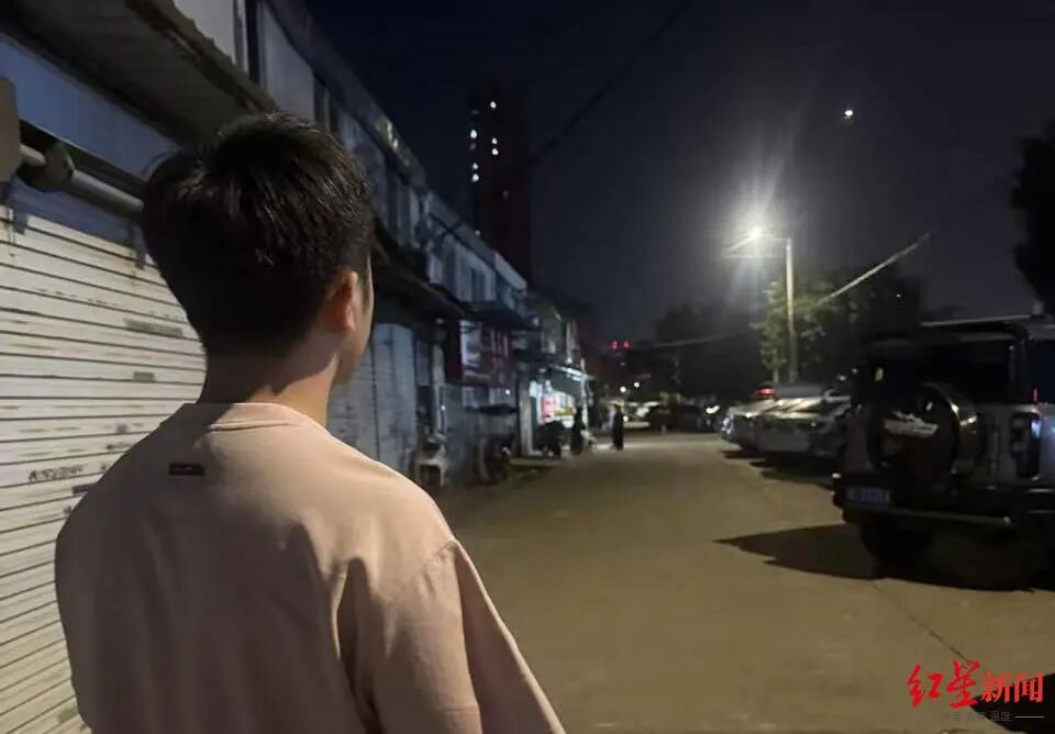 一男子服刑七年后出狱,发现50多万元存款仅剩6.43元;其中47万元转入银行卡后被用于多人充值、转账及还款消费,警方已立案