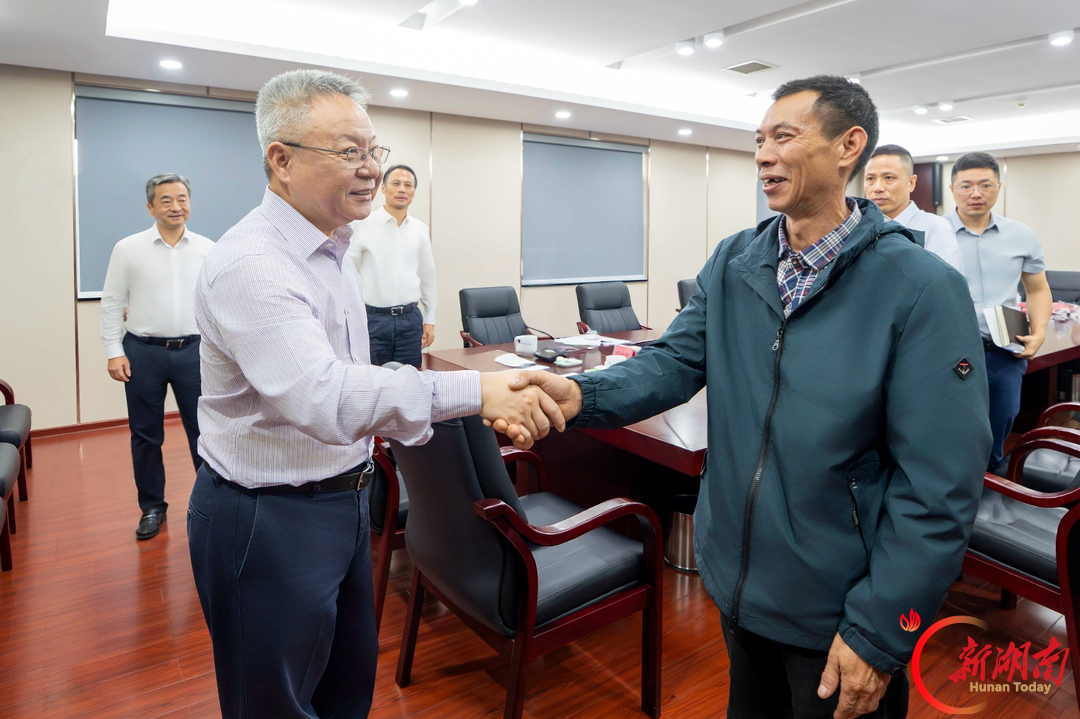 沈晓明在省信访局接访