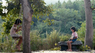 湖南人拍的金鸡奖提名纪录片《乡归》11月7日全国上映：从城市返乡的人怎么样了？