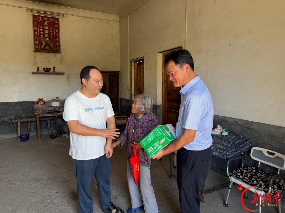 安仁县承坪乡：情暖金秋度重阳 党群暖心护银龄