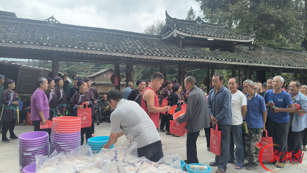 苗乡重阳敬老暖人心，党委政府关怀送真情