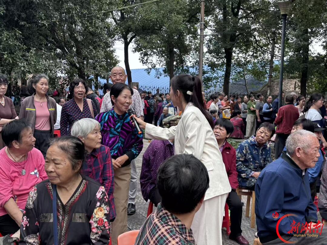 金耐社区党群服务中心举办“爱满金耐·情暖重阳”重阳公益慈善嘉年华