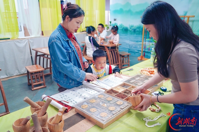重阳承古韵 巧手传非遗